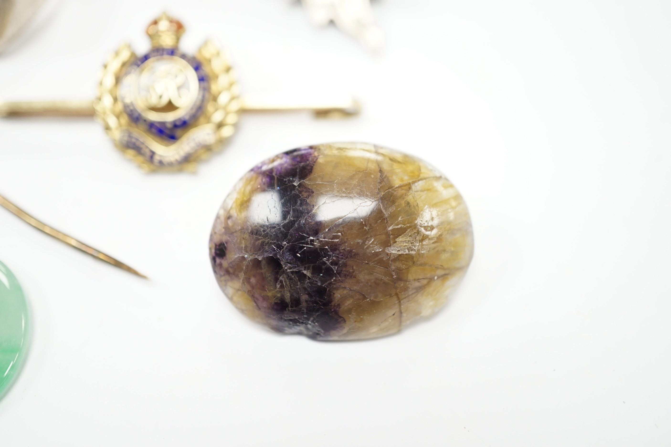 Sundry jewellery including a 1970's silver signet ring, a Chinese yellow metal mounted jade disc pendant, a 15ct regimental bar brooch, blue john brooch and two other items.